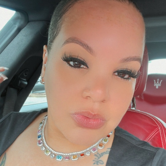 Meet your Posher, Domonique - Picture 1 of 1